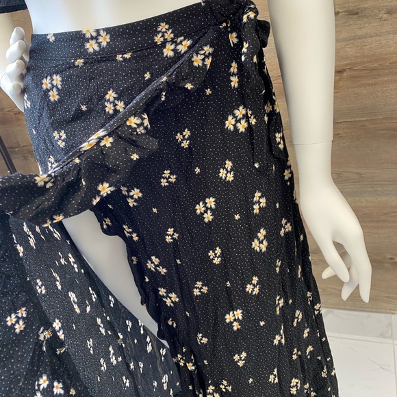 American Eagle Two Piece Wrap Skirt Set (Size XS/S) - Picture 4 of 4